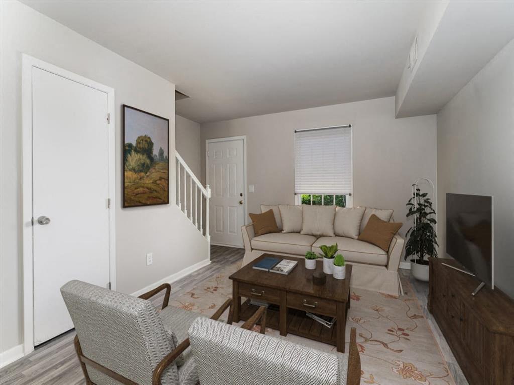 Meadowview Apartments and Townhomes Image 7