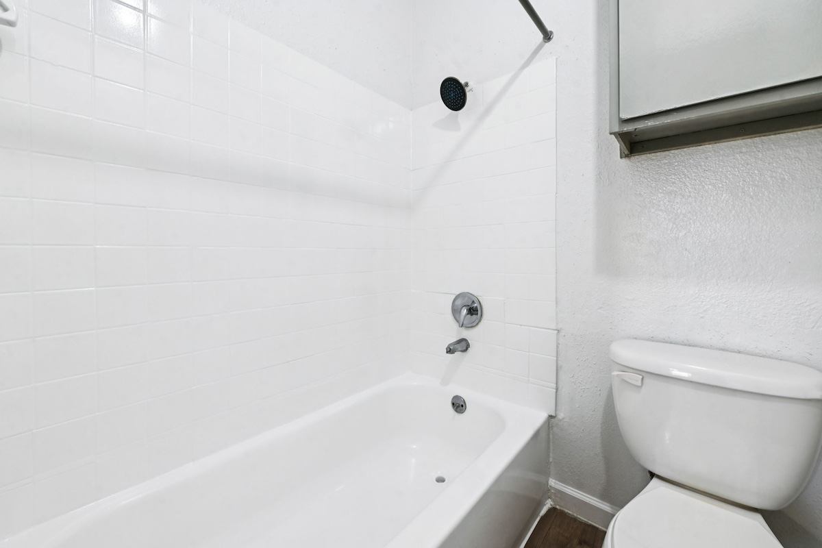 Pine Creek Apartments Image 4