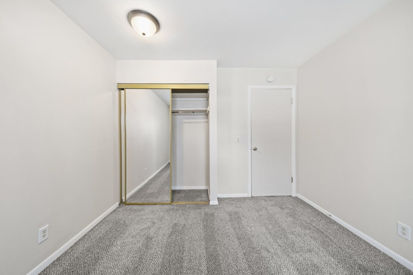 Williamsburg Apartments Image 16