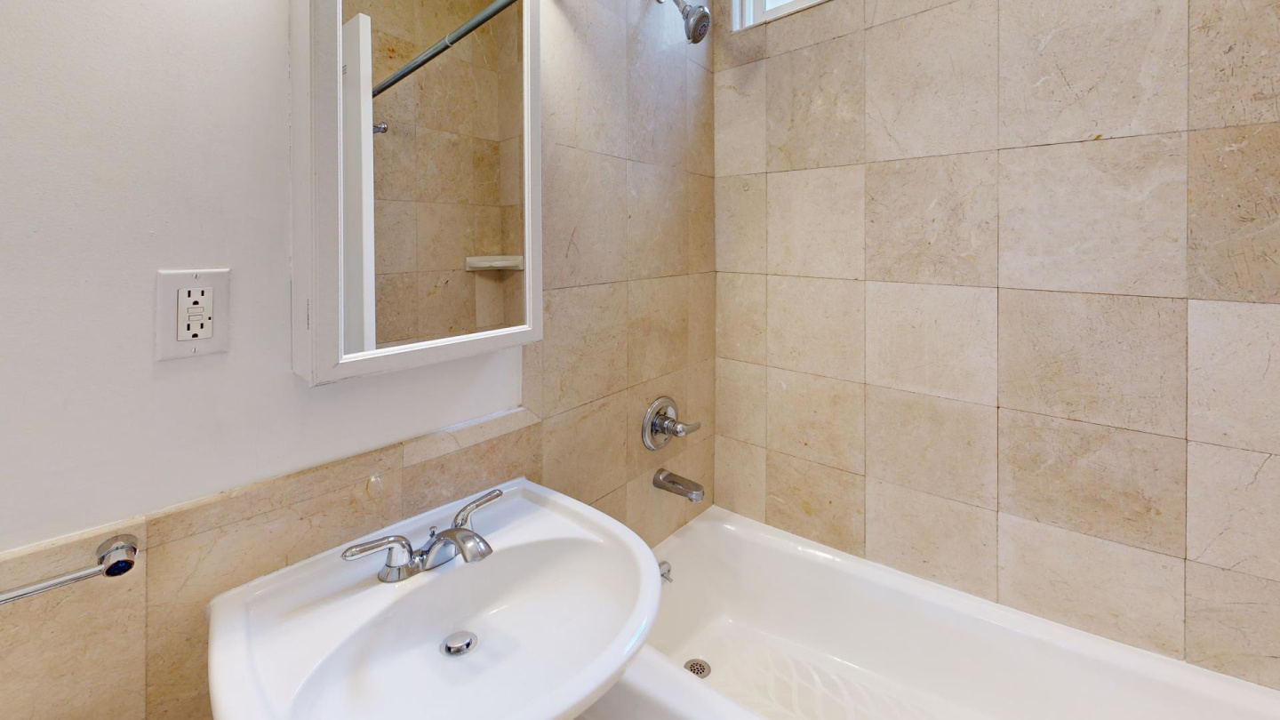 4540 California Image 9