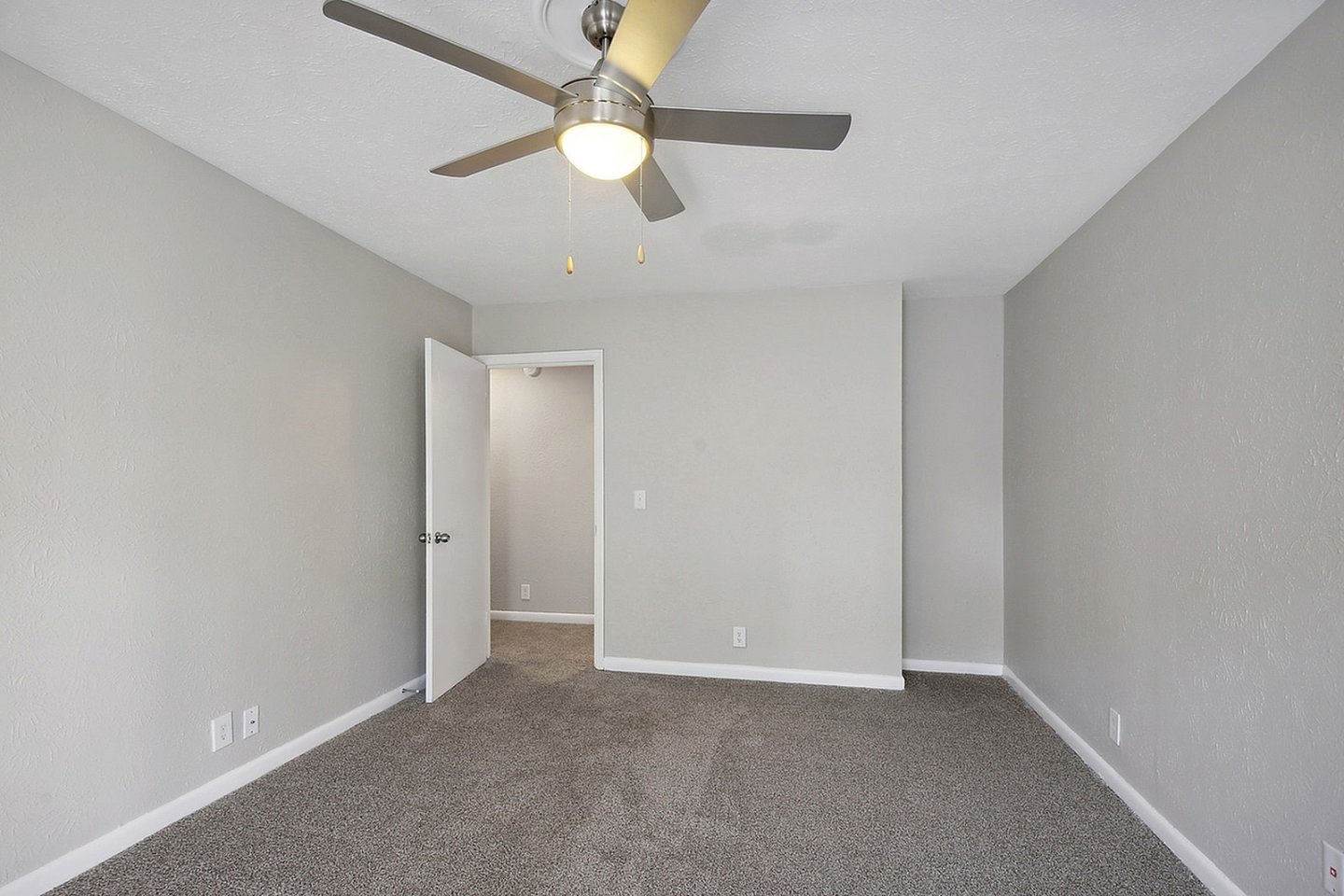Iroquois Apartments Image 37