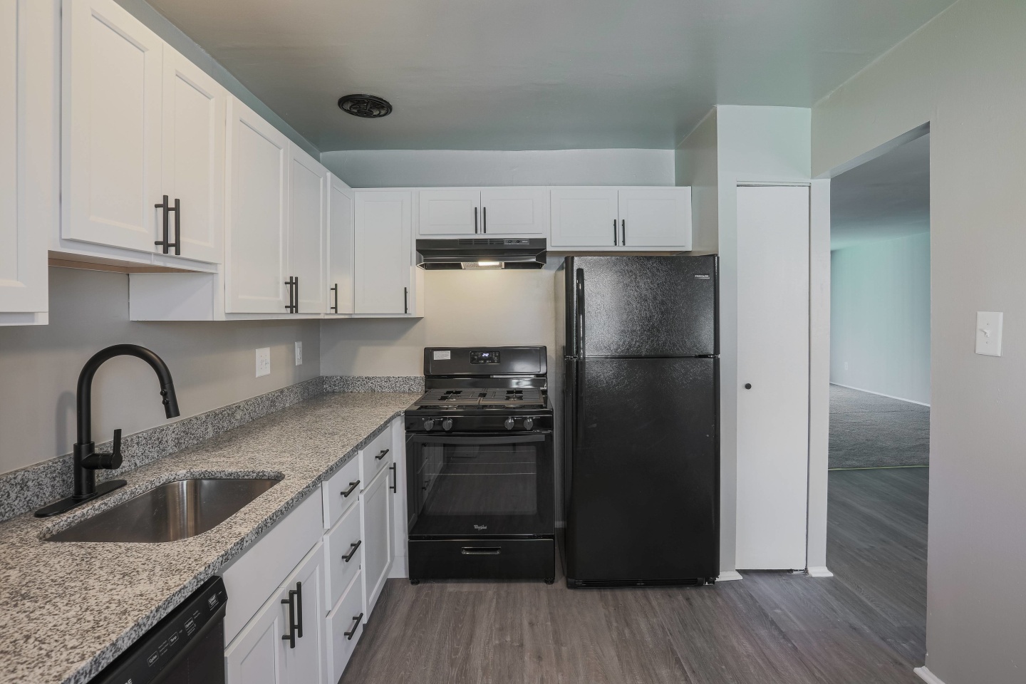 209 at Pickwick Apartments Image 16