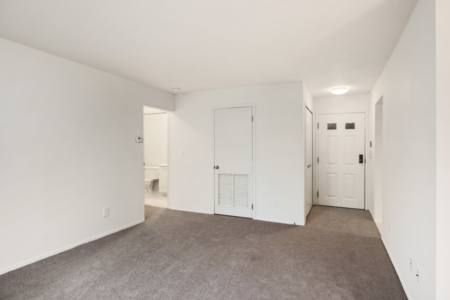 Farmington Oaks Image 11