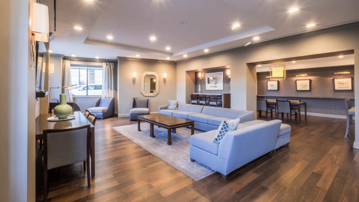180 Riverside Boulevard Image 36