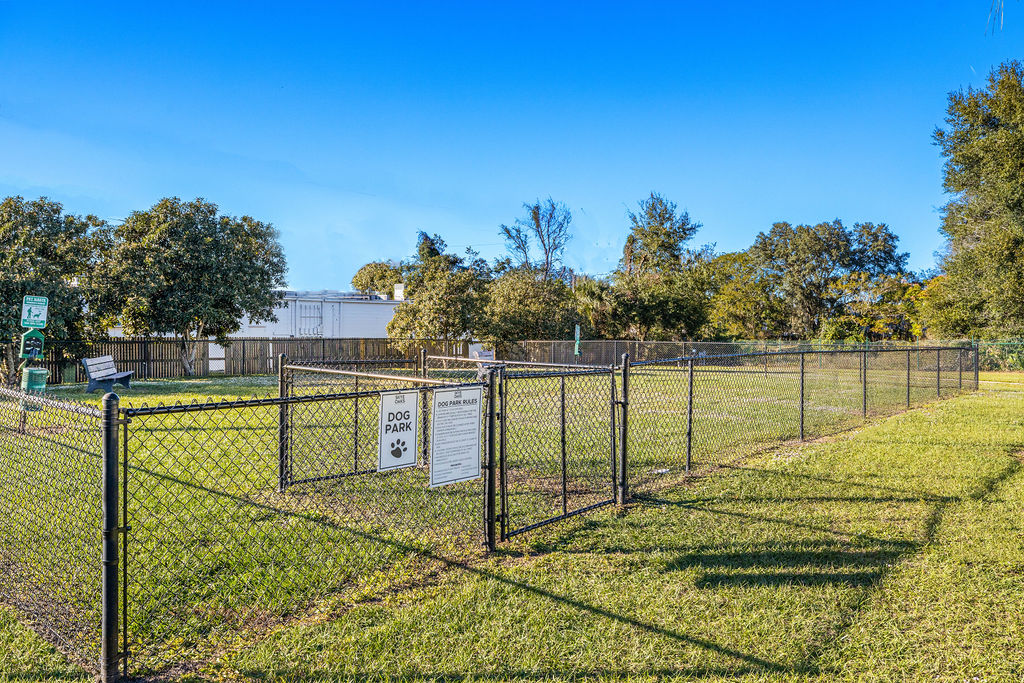 Brandon Oaks Image 4