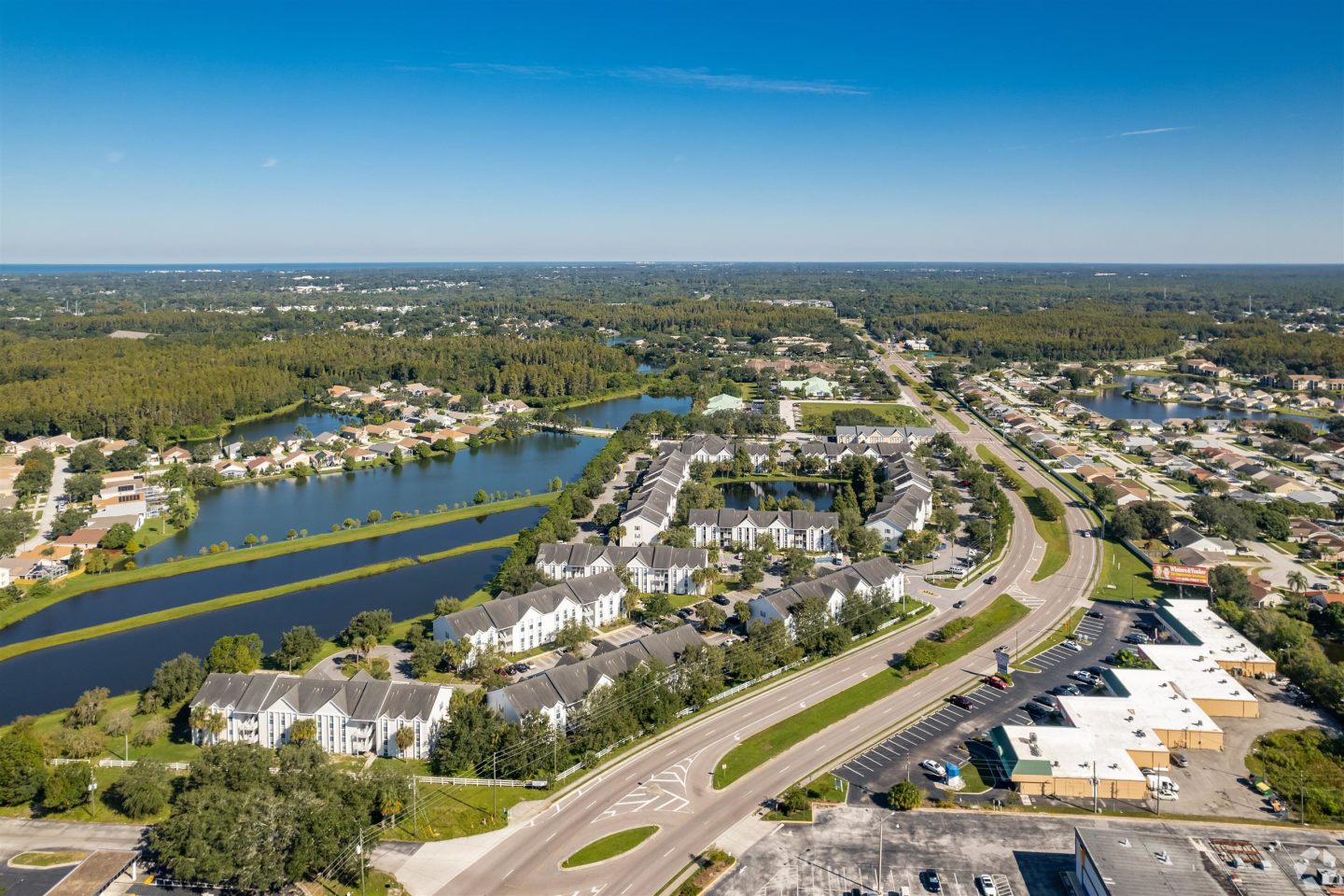 Summer Lake Villas Image 5
