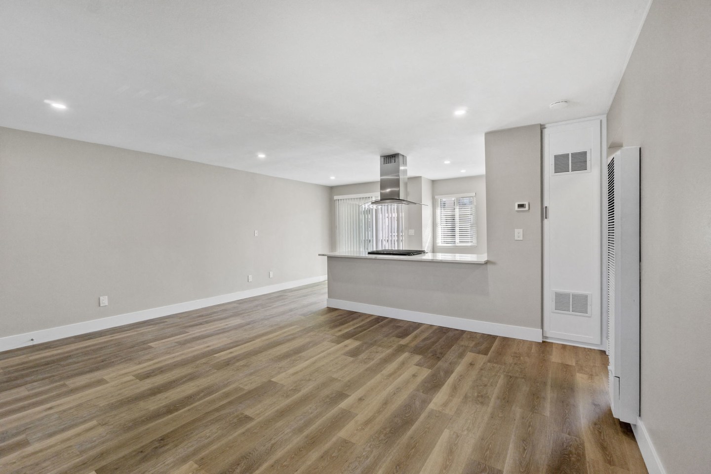 Ocean Breeze Terrace Image 24