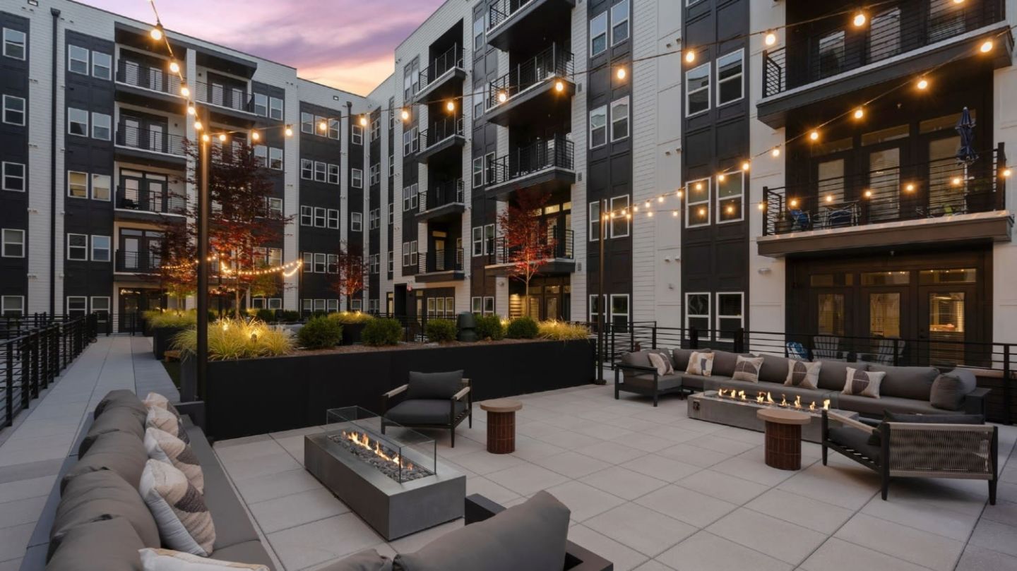 900 Willow Image 1