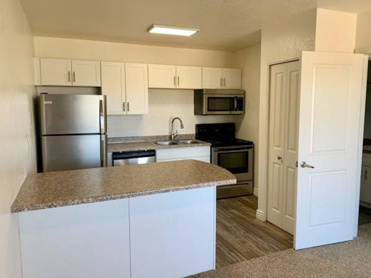 Sunset Vista Apartments Image 4