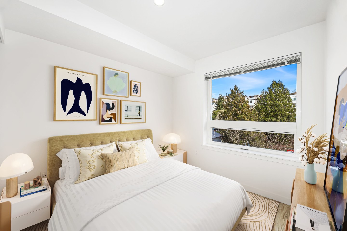 900 Rainier Image 10