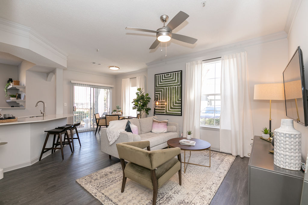 Deerfield Village Apartments Image 11