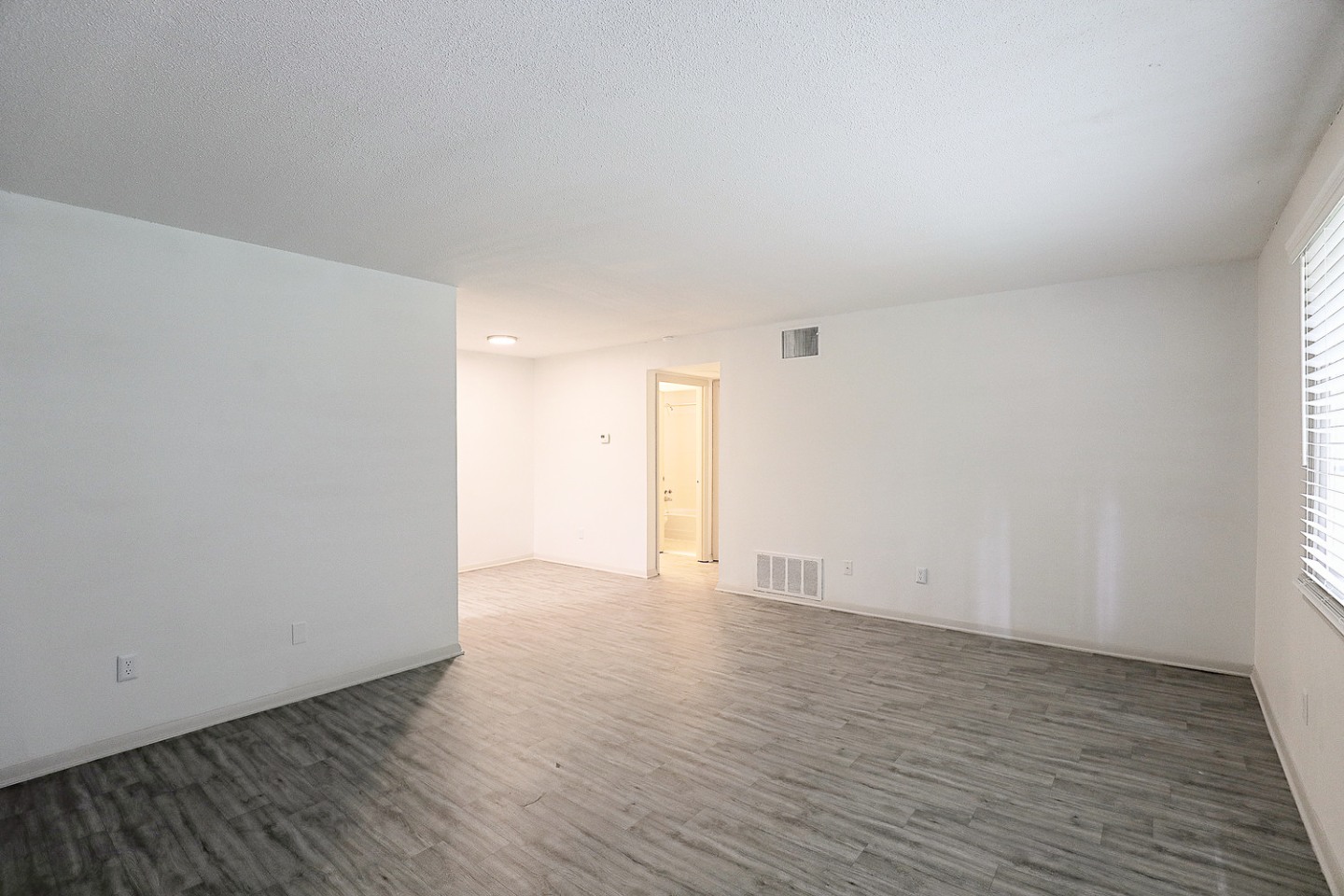 The Chateau Apartments Image 10