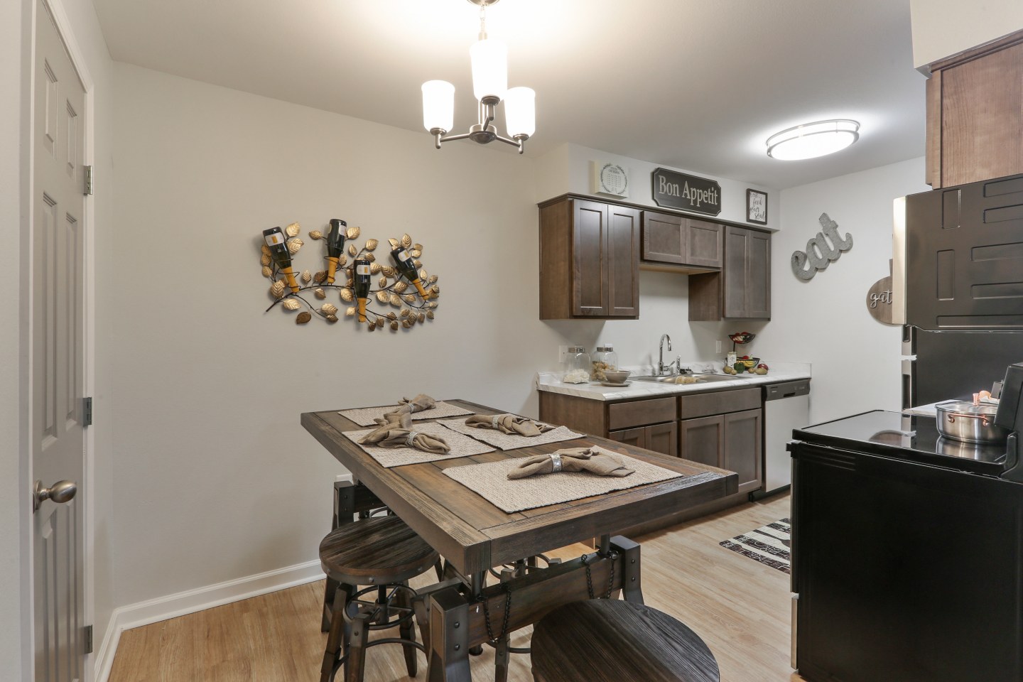 The Mayfair Apartment Homes Image 24