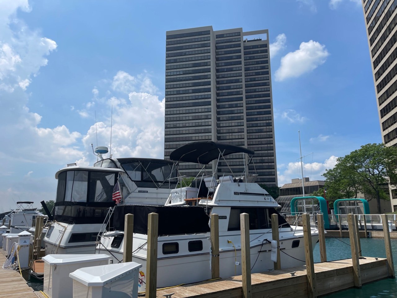 Riverfront Towers Image 37