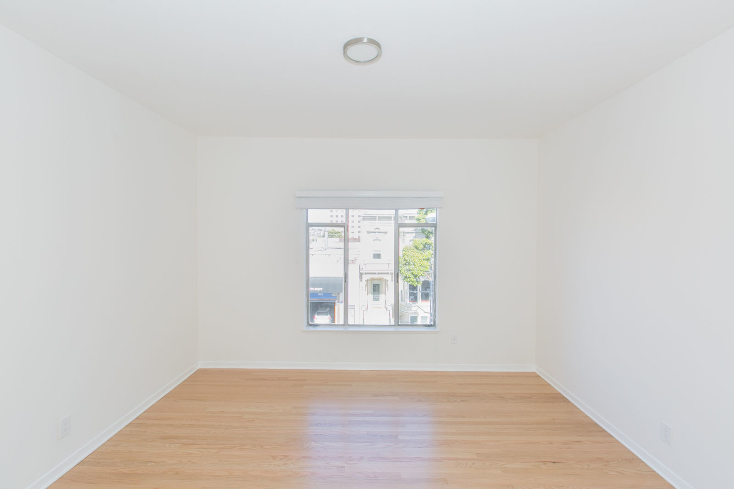 1424 VALENCIA Apartments Image 3