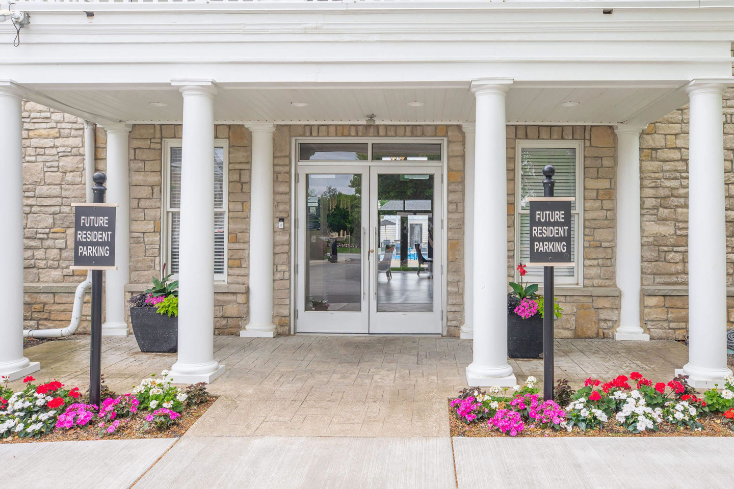 The Residence At Barrington Apartments Image 4