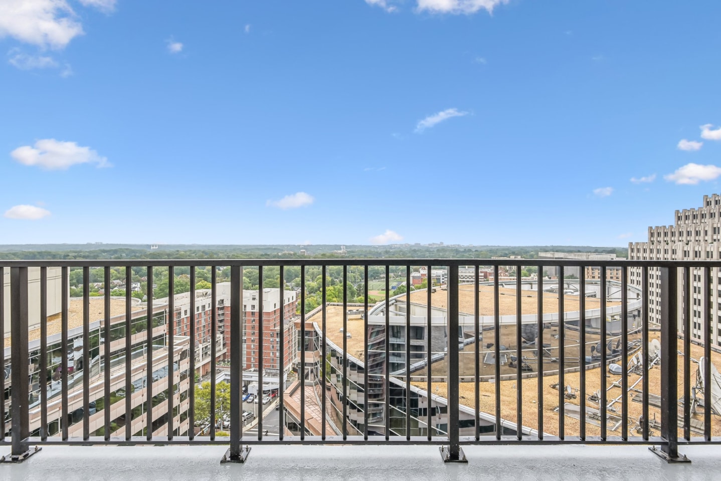 Solaire 7607 Image 34