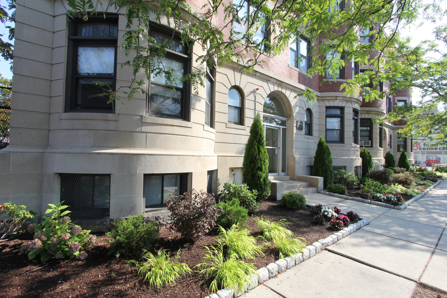 Brighton Avenue Apartments Image 17