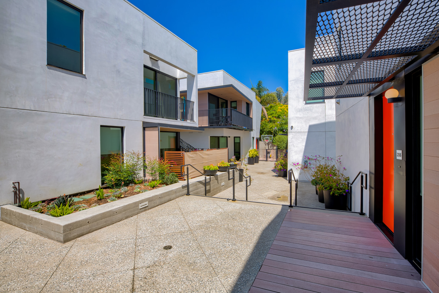 810 Ashland Image 9