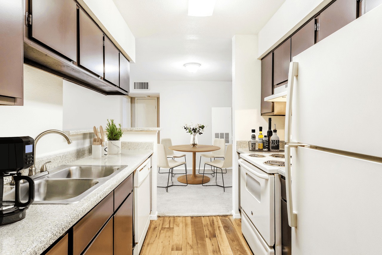 Brandon Oaks Apartments Image 38