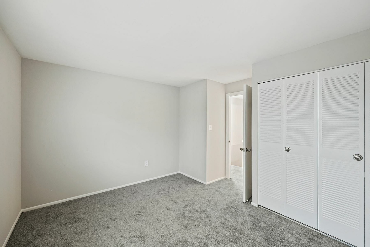 Beacon Pointe Apartments & Townhomes Image 20
