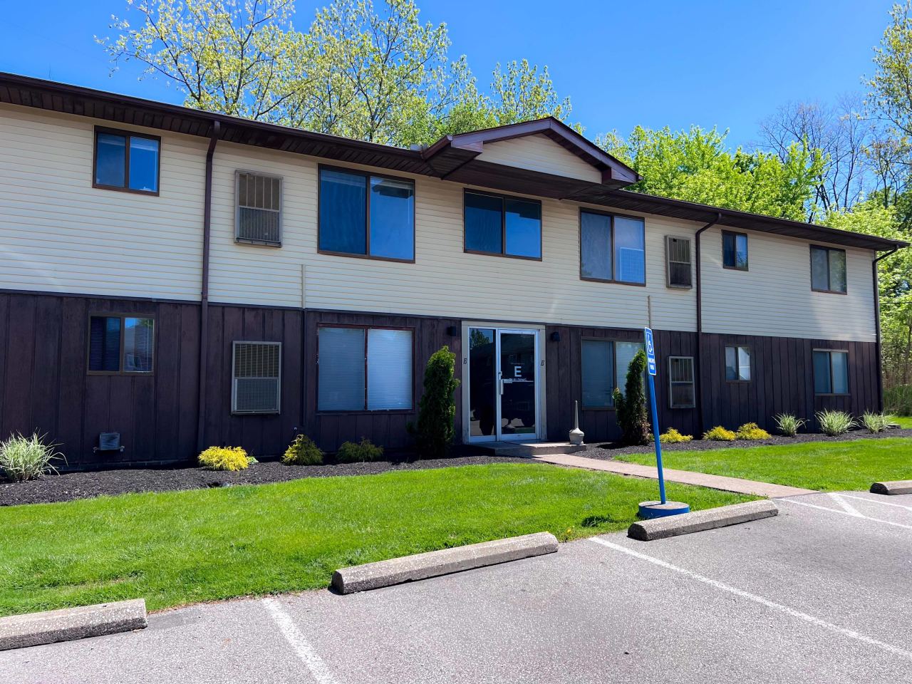 Hallwood Manor Apartments Image 17