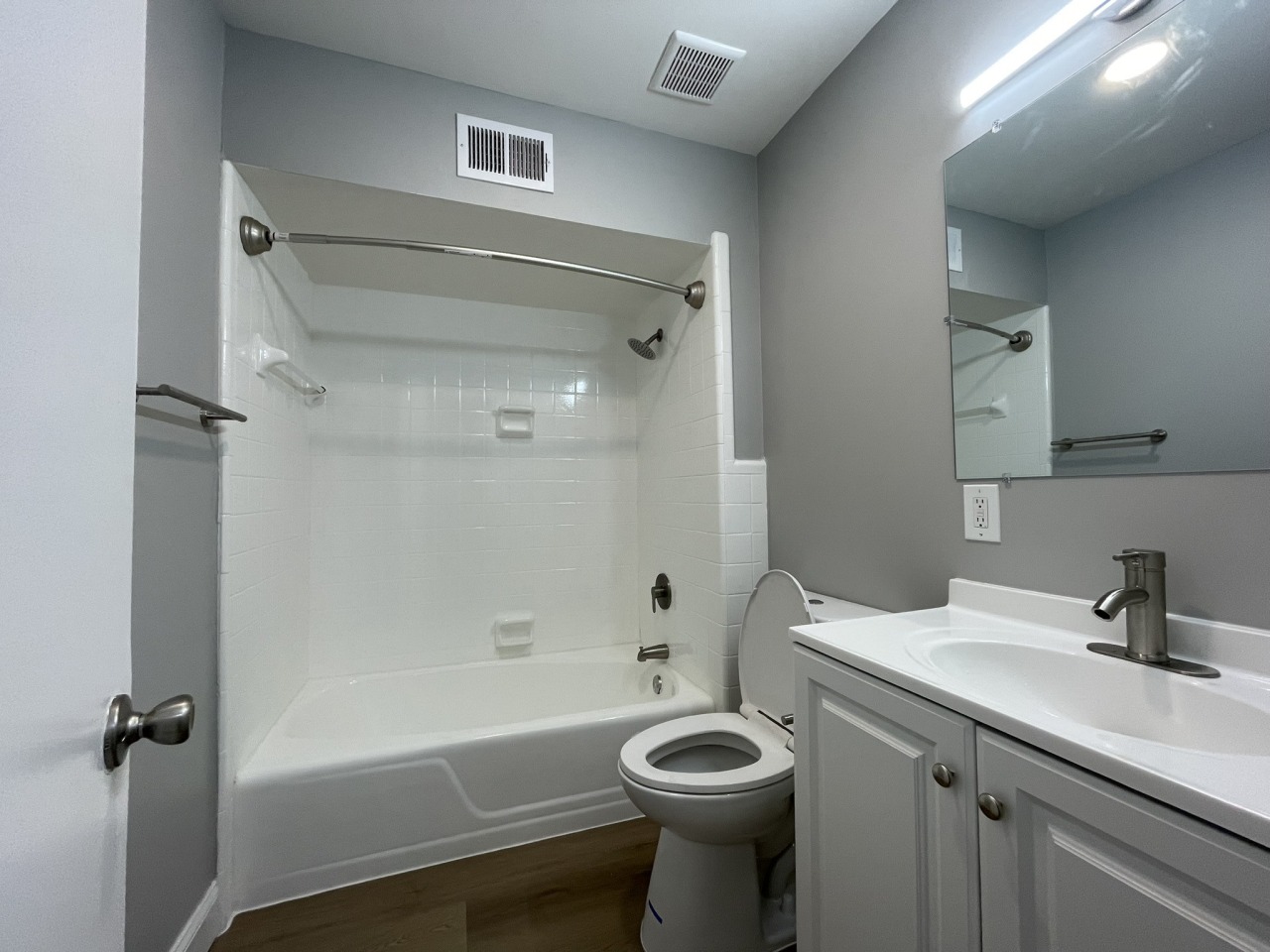 Meadowview Apartments and Townhomes Image 17