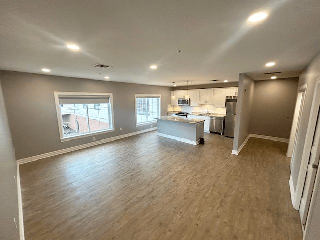 945 Kenmore Avenue Image 12