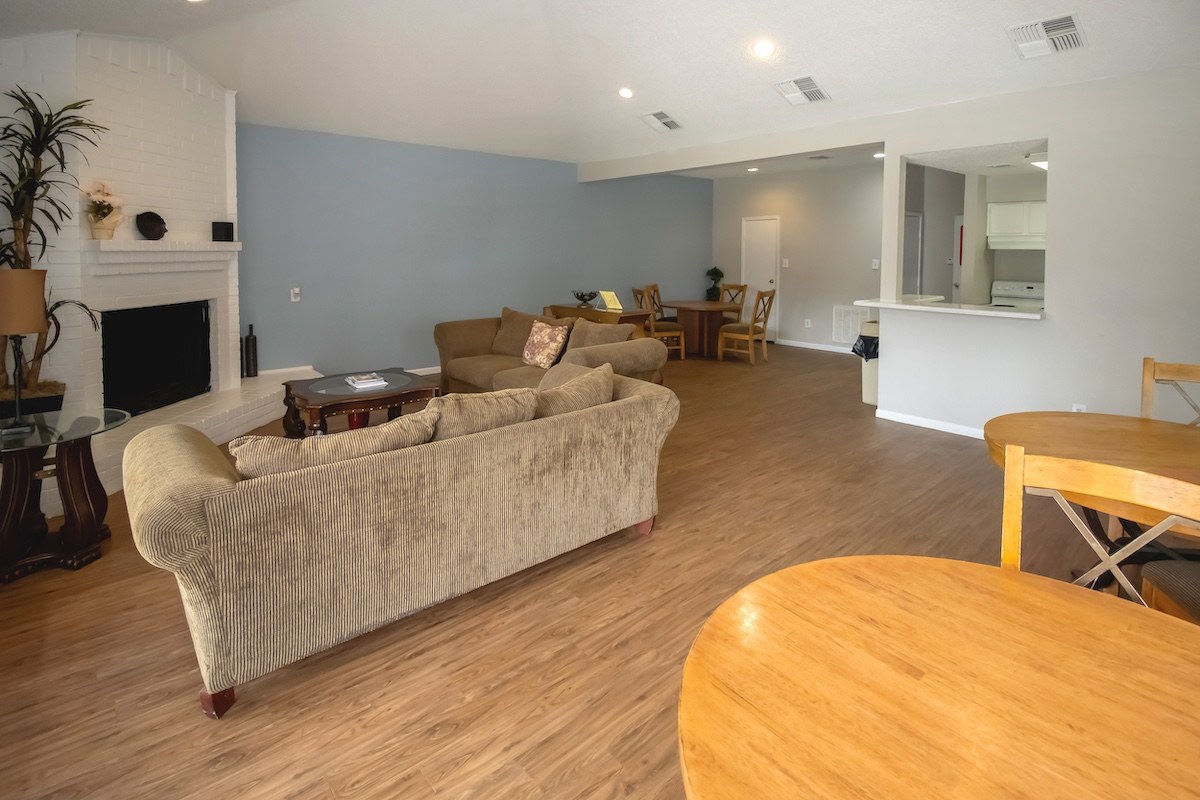 Pine Creek Apartments Image 6