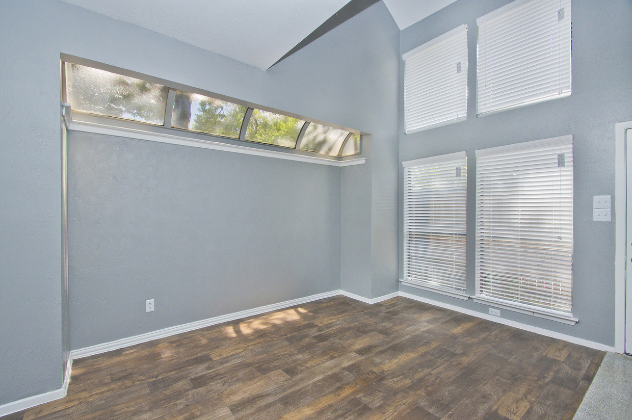 Woodbridge Townhomes Image 5