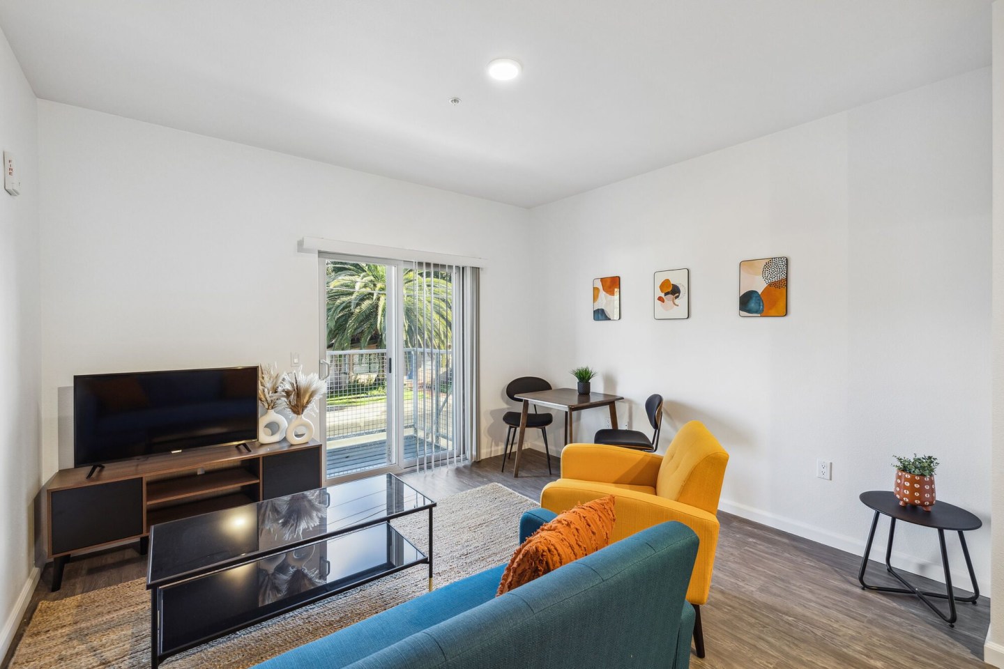 Pullman Modern Urban Apartments Image 6