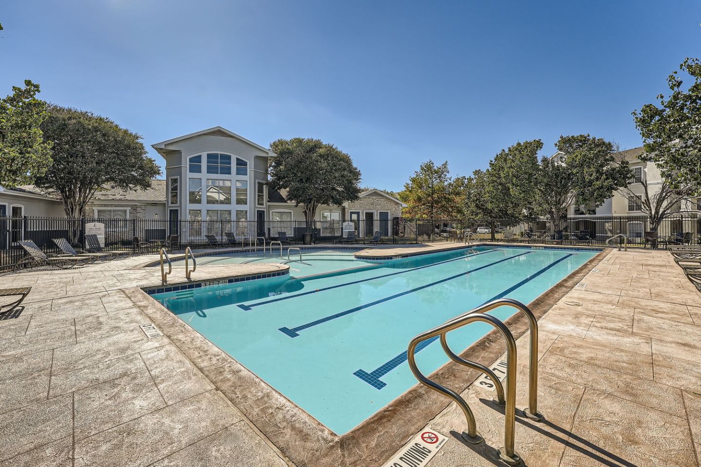 Lakeline Apartments Image 14
