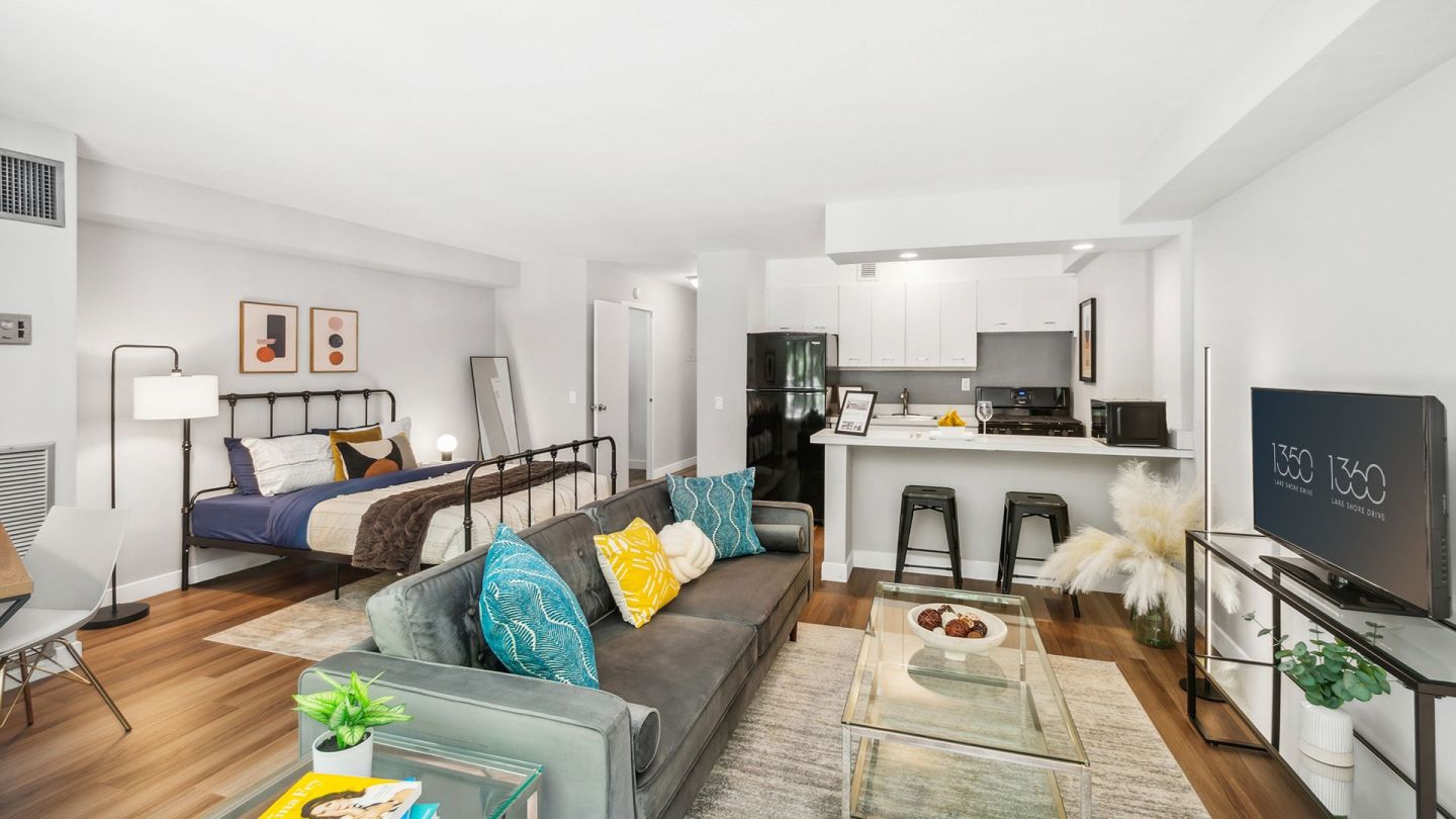 1350 Lake Shore Drive Image 13