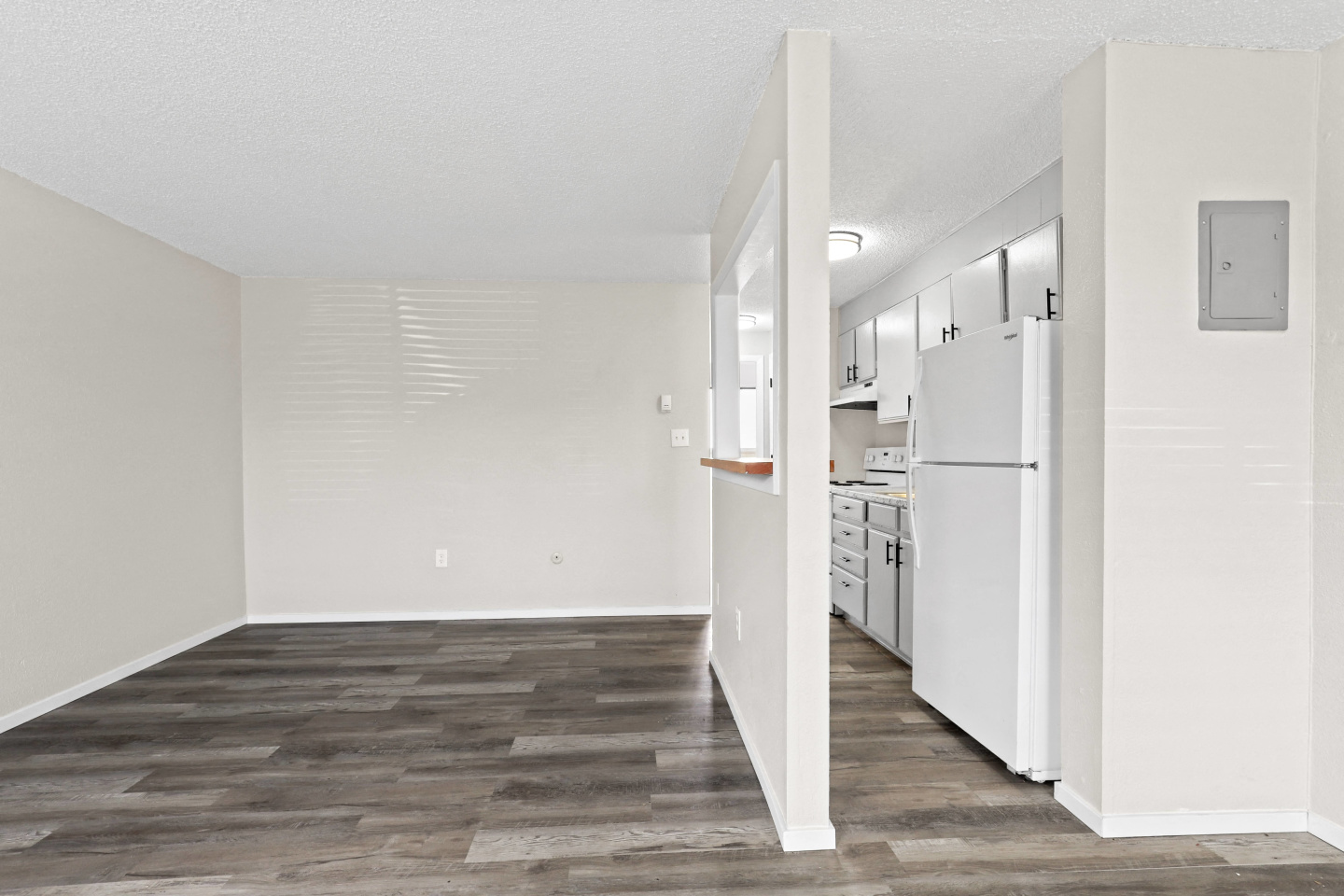 Royal Chateau Apartments Image 3