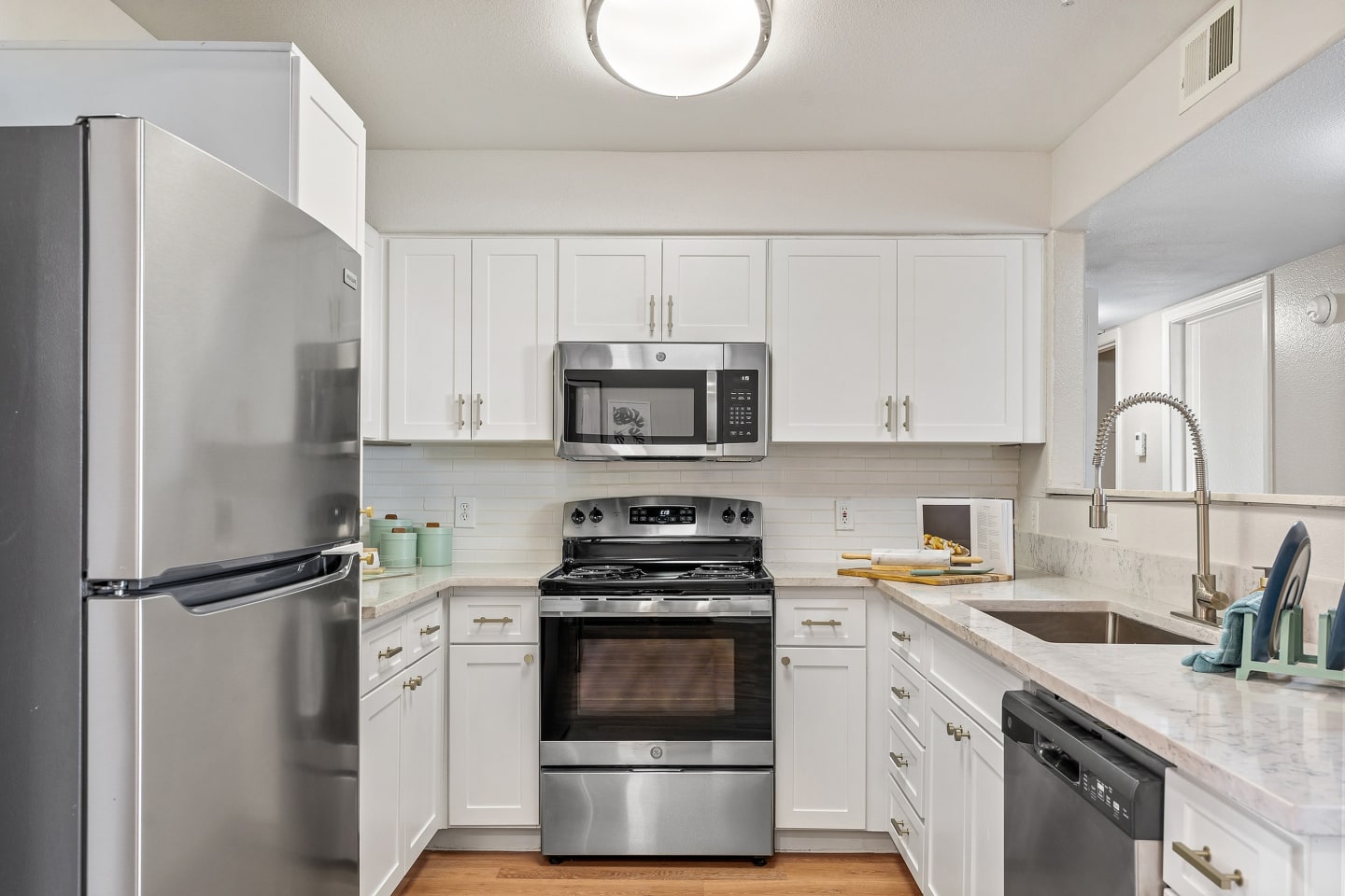 909 West Image 29