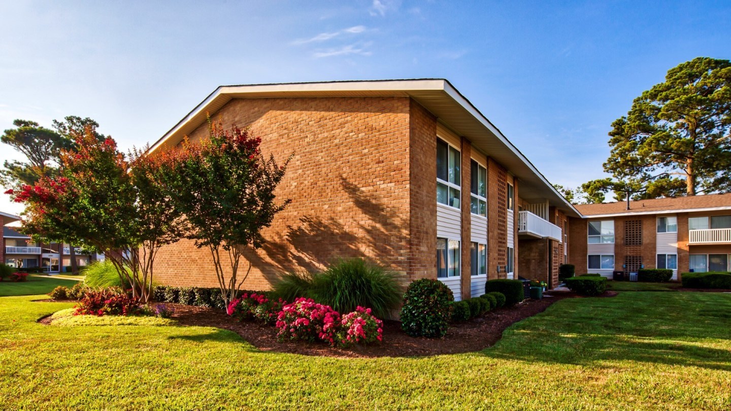 Pinewood Gardens Apartments Image 15