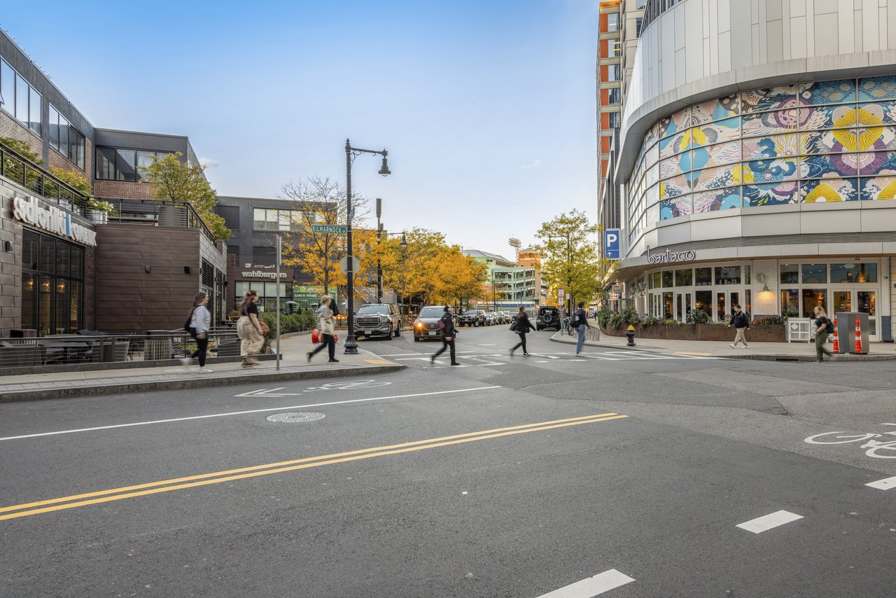 Van Ness Image 20