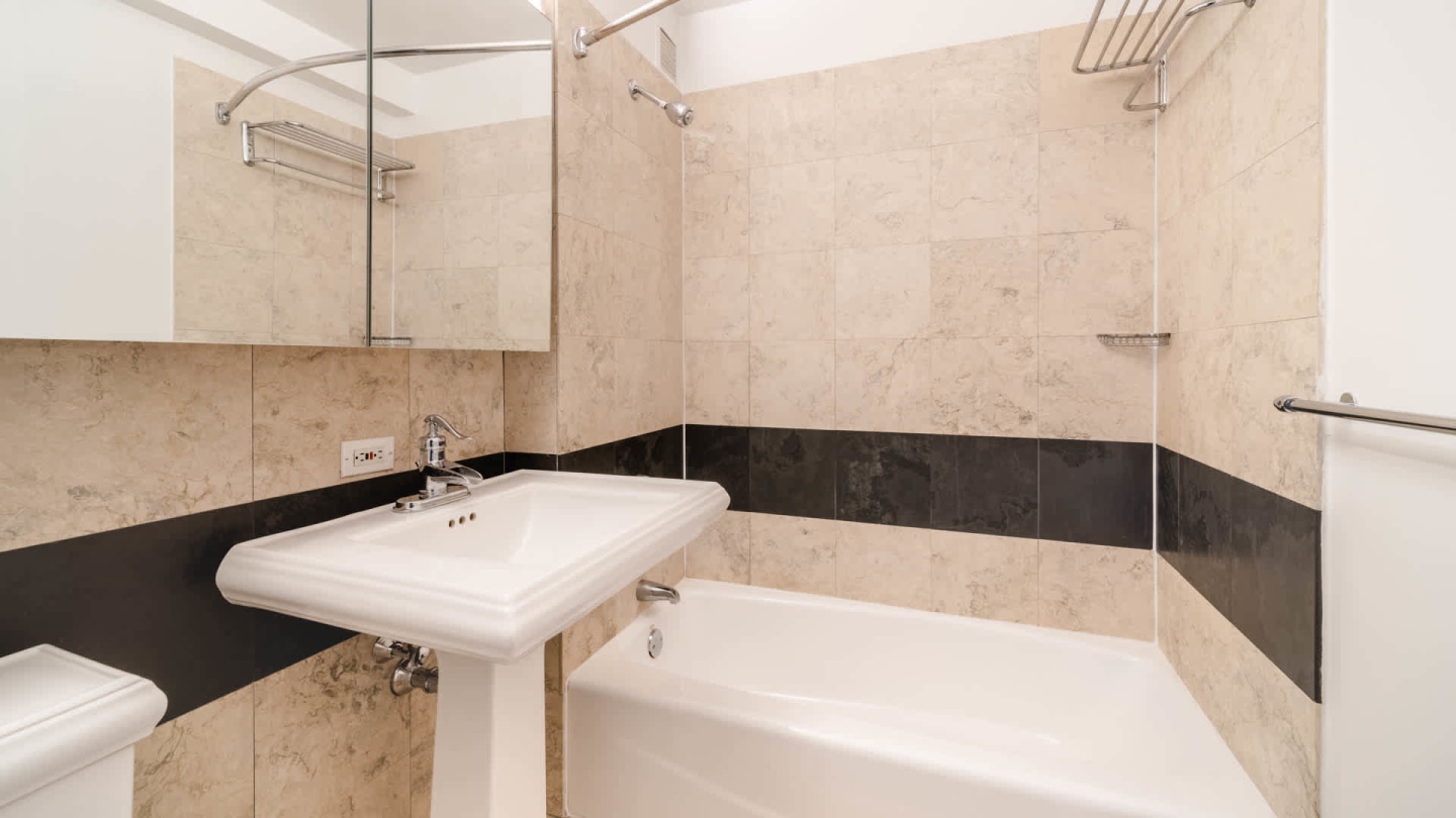 300 East 39th Image 30