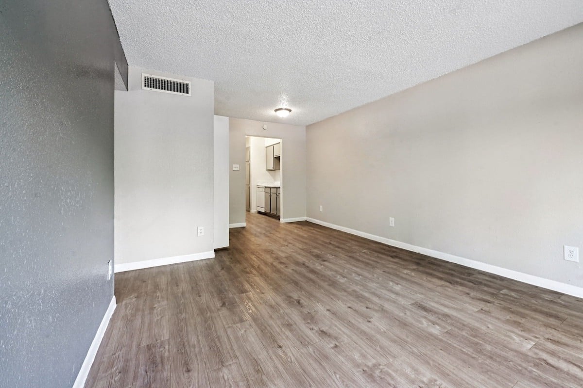 Pine Creek Apartments Image 7