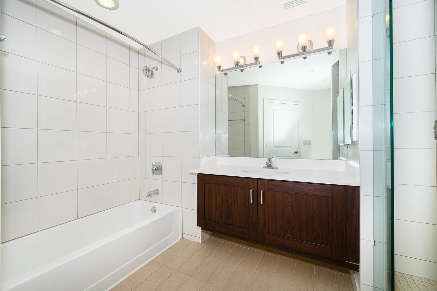 Nora Apartments Image 33