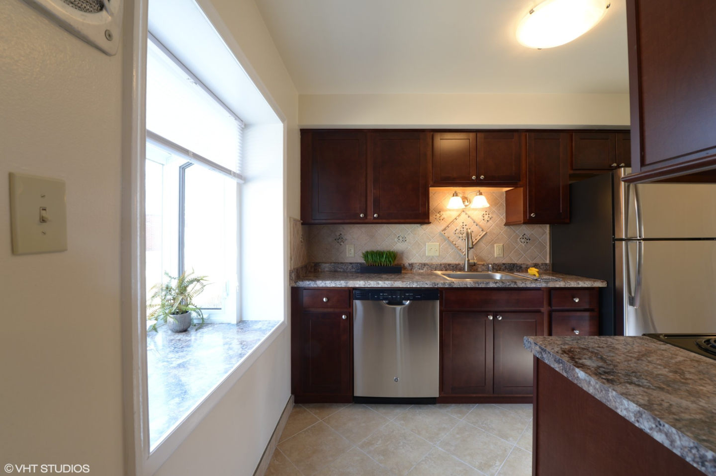 Colonial Court Apartments Image 6
