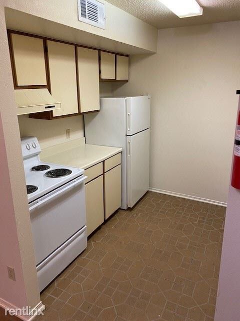 Live Oak Manor - Senior Living Image 3