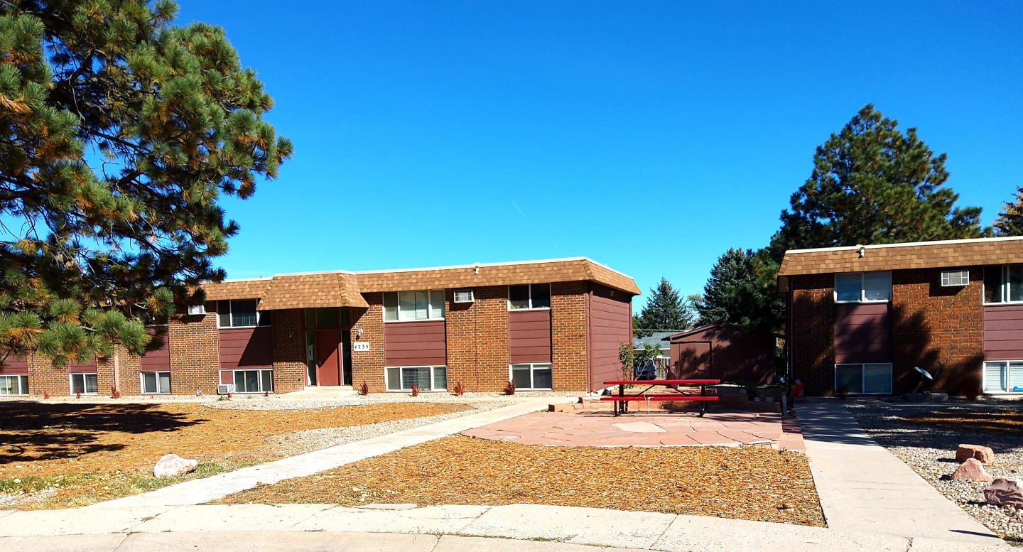 Forrest Hills Apartments Image 1