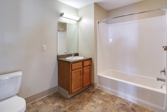 Deer Lakes Apartments Image 7