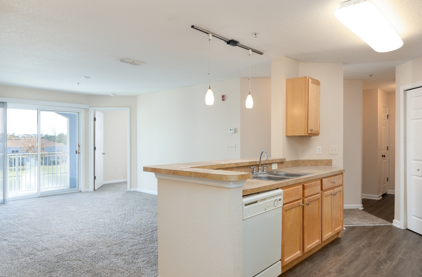 Villages at Lake Pointe Apartments and Townhomes Image 10