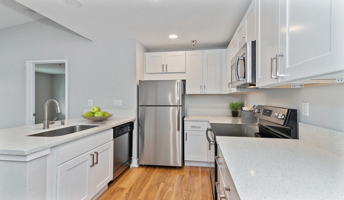 Island Club Apartments Image 15