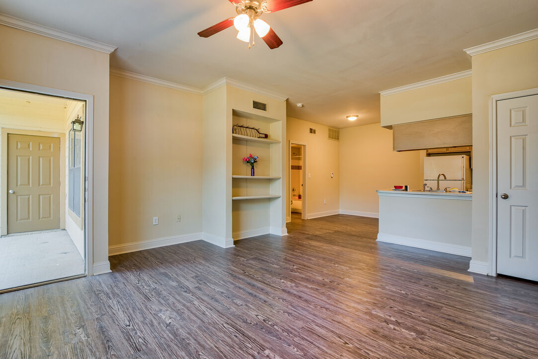 Lakeshore Villas Image 3