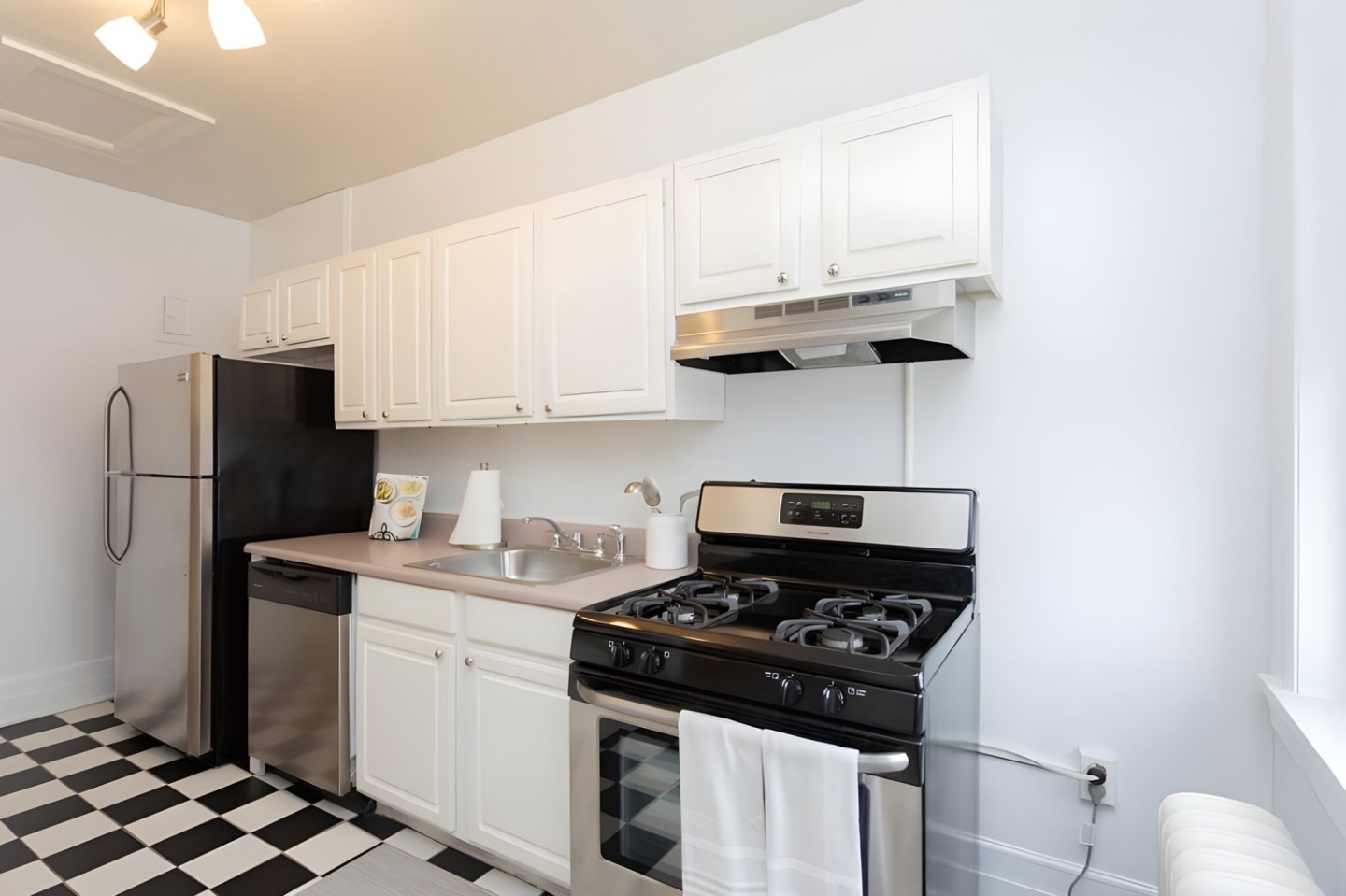 75 Willett Apartments Image 6