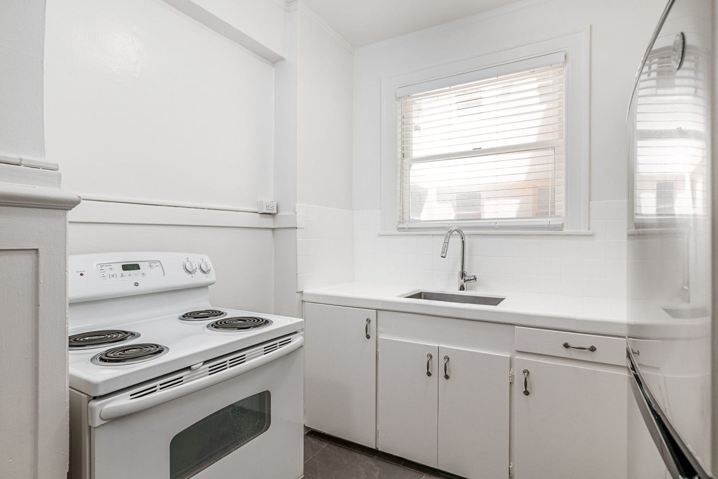 2355 Leavenworth Image 8