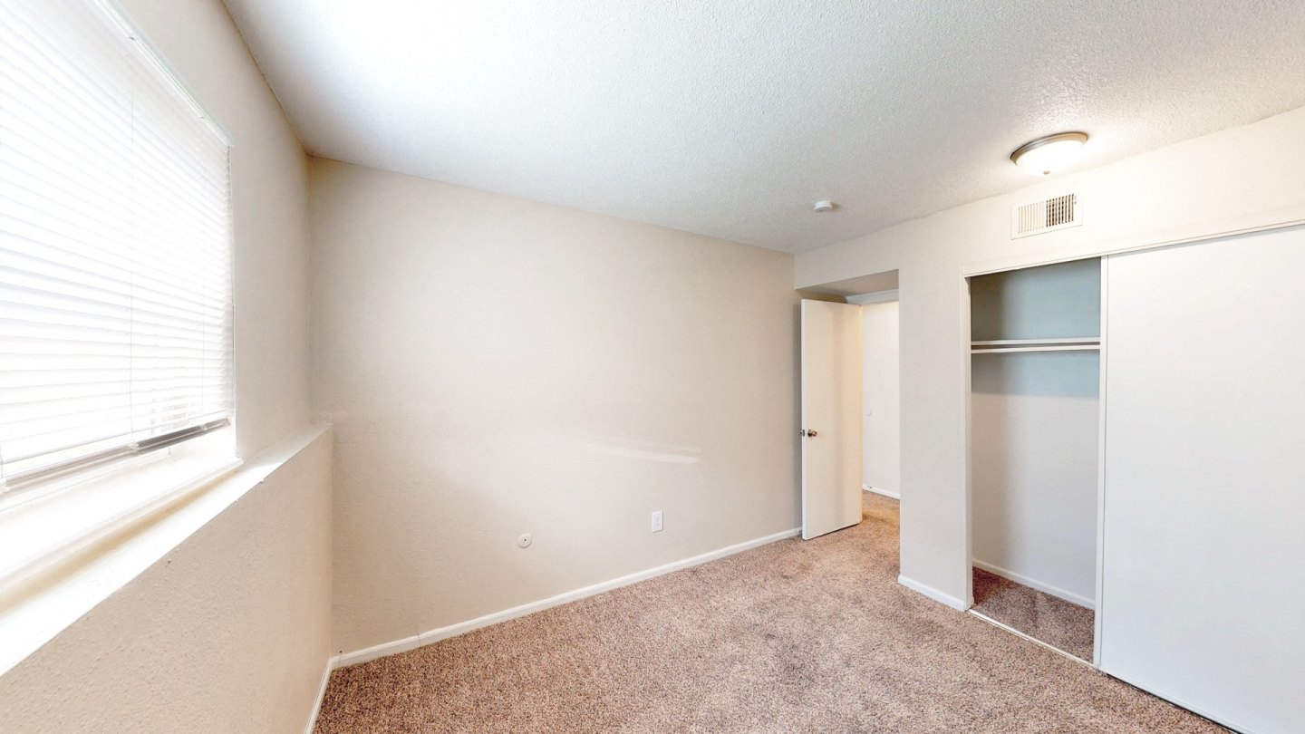 Skyline Apartments Image 31